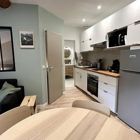 - L'est Apartment *